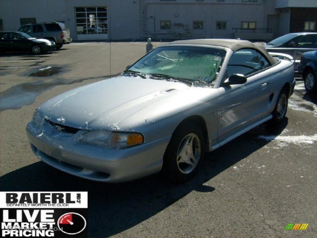 1998 Mustang V6 Convertible - Silver Metallic / Medium Graphite photo #3