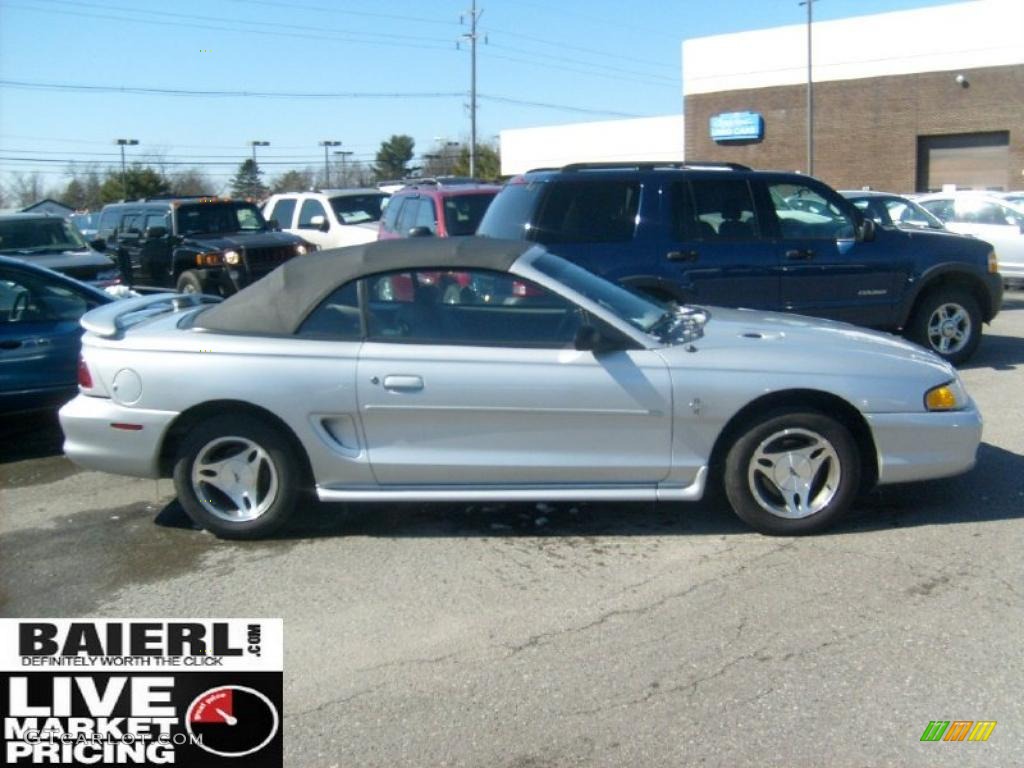 1998 Mustang V6 Convertible - Silver Metallic / Medium Graphite photo #7