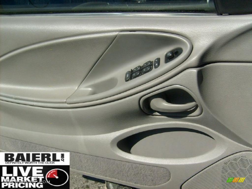 1998 Mustang V6 Convertible - Silver Metallic / Medium Graphite photo #11
