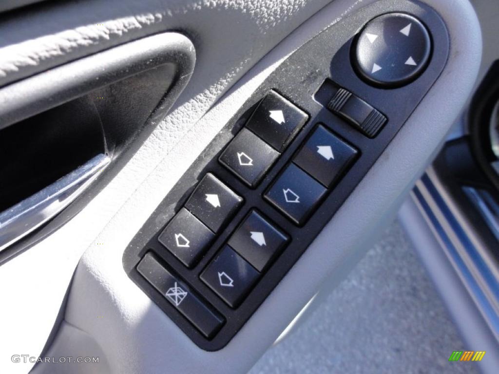 2003 BMW 5 Series 540i Sedan Controls Photo #46350950