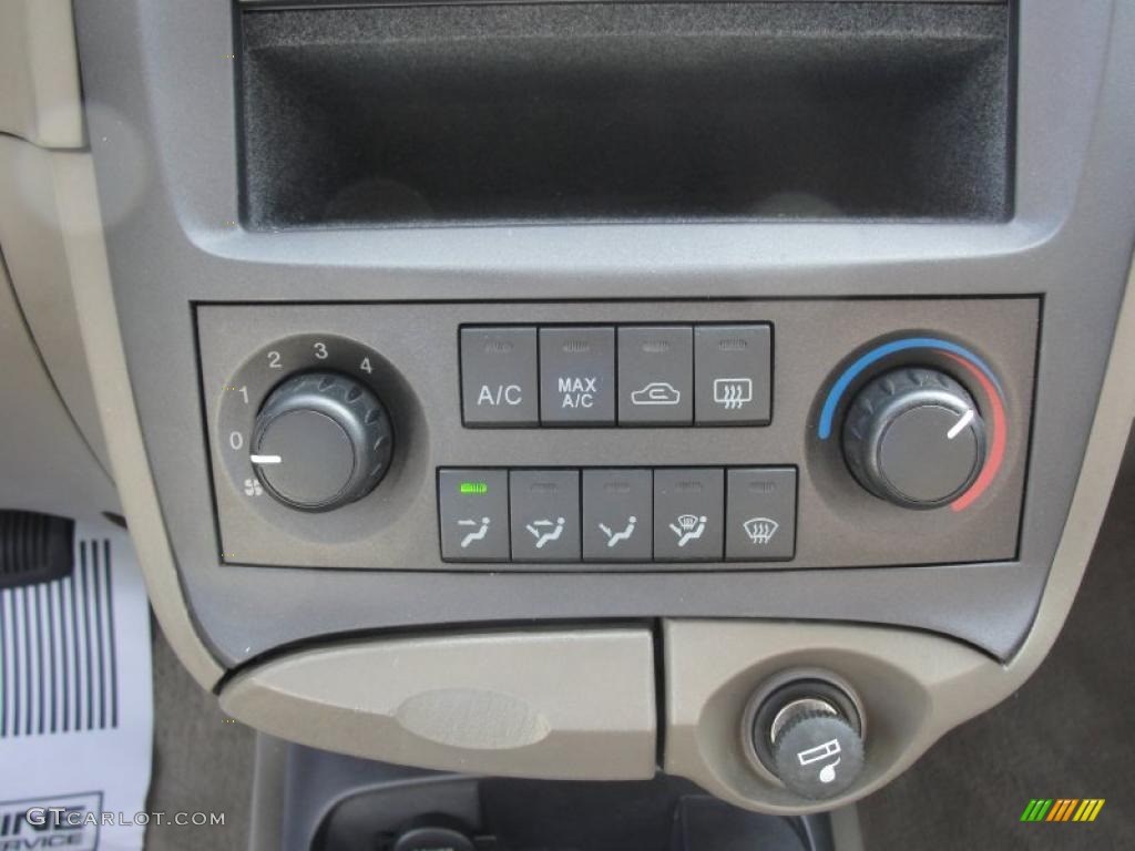 2005 Hyundai Sonata GLS V6 Controls Photos