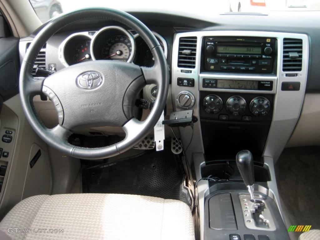 2005 4Runner SR5 4x4 - Dorado Gold Pearl / Taupe photo #15