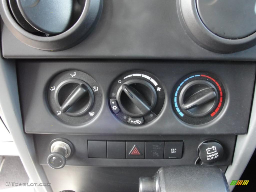 2007 Jeep Wrangler X 4x4 Controls Photo #46353284