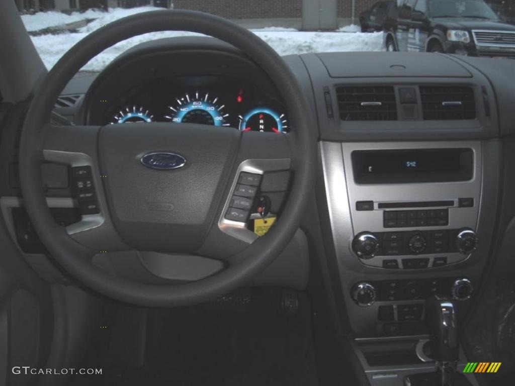 2011 Fusion SE - White Suede / Medium Light Stone photo #18