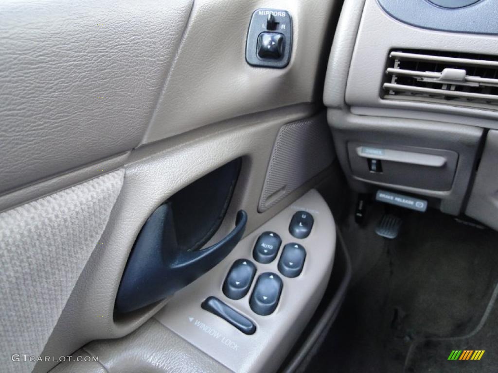 1995 Ford Taurus GL Sedan Controls Photo #46353866