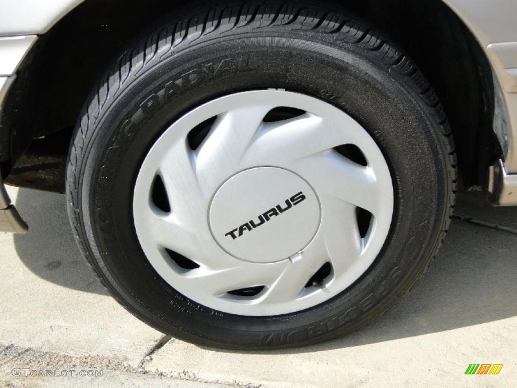 1995 Ford Taurus GL Sedan Wheel Photo #46354004
