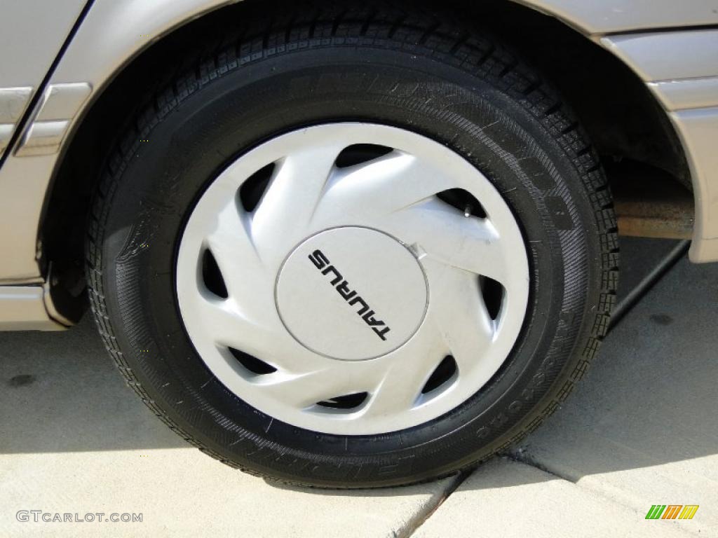 1995 Ford Taurus GL Sedan Wheel Photo #46354013