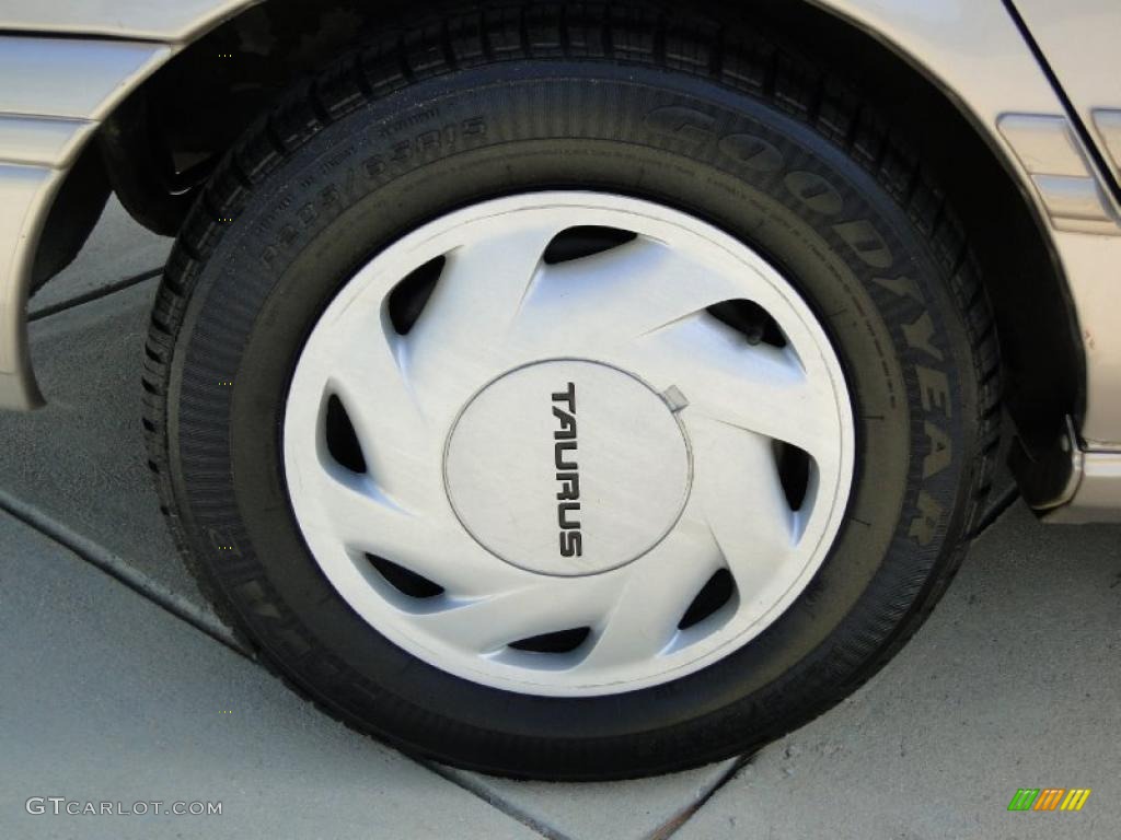 1995 Ford Taurus GL Sedan Wheel Photo #46354025