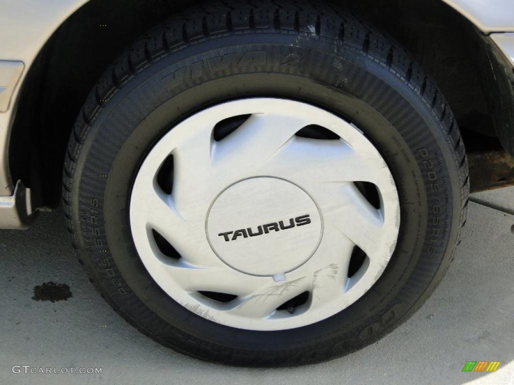 1995 Ford Taurus GL Sedan Wheel Photo #46354028
