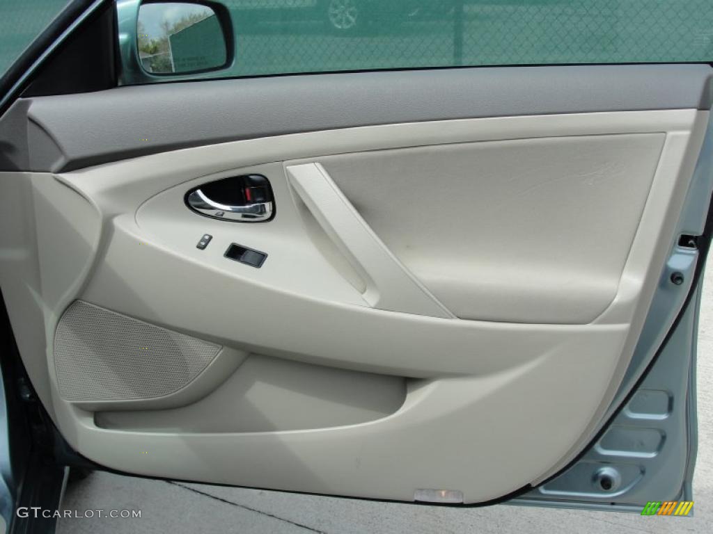 2007 Camry LE - Aloe Green Metallic / Bisque photo #31