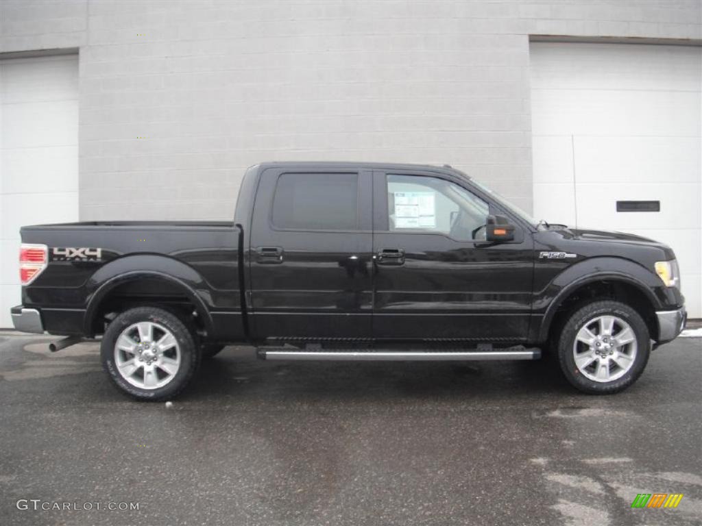 2011 F150 Lariat SuperCrew 4x4 - Tuxedo Black Metallic / Pale Adobe photo #4