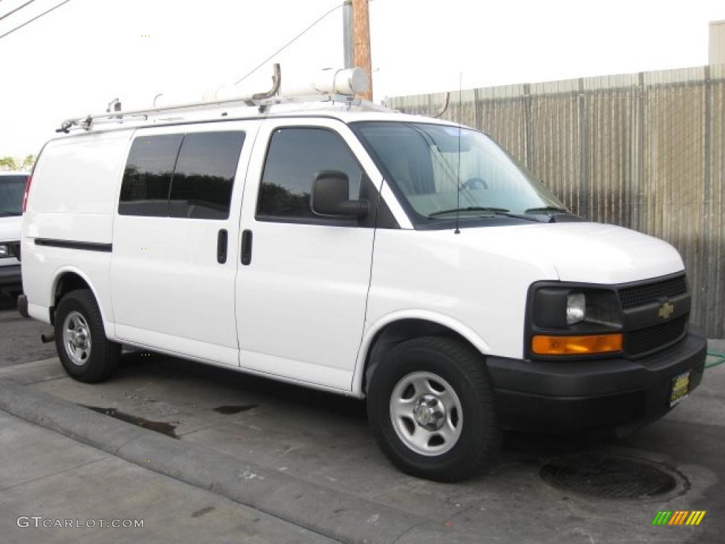 2007 Express 1500 Commercial Van - Summit White / Neutral photo #1