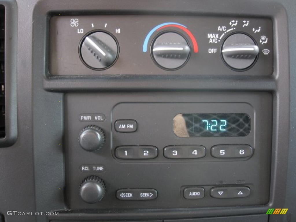 2007 Chevrolet Express 1500 Commercial Van Controls Photo #46363703