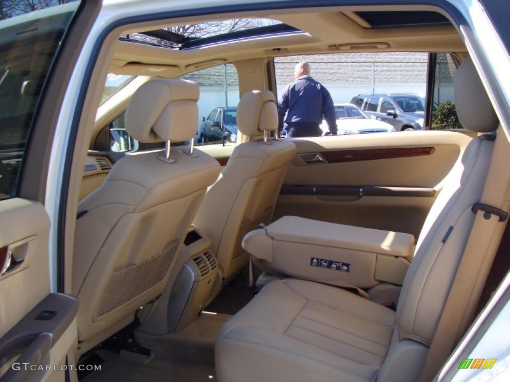 Macadamia Interior 2009 Mercedes-Benz R 350 4Matic Photo #46365461