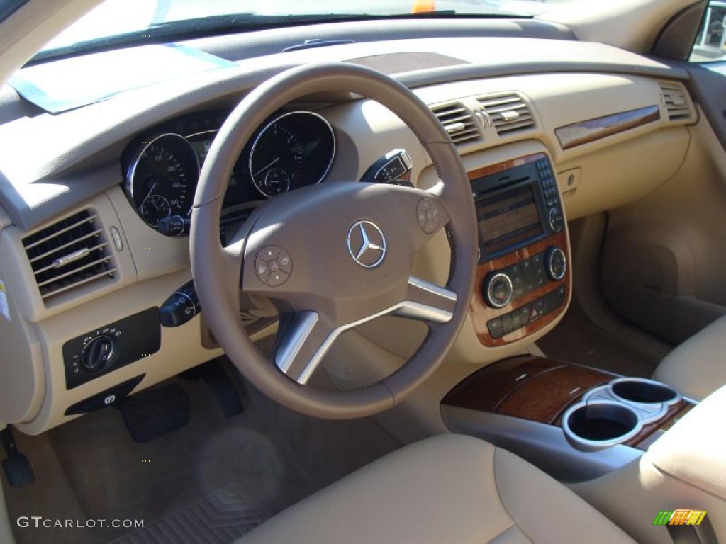 Macadamia Interior 2009 Mercedes-Benz R 350 4Matic Photo #46365467