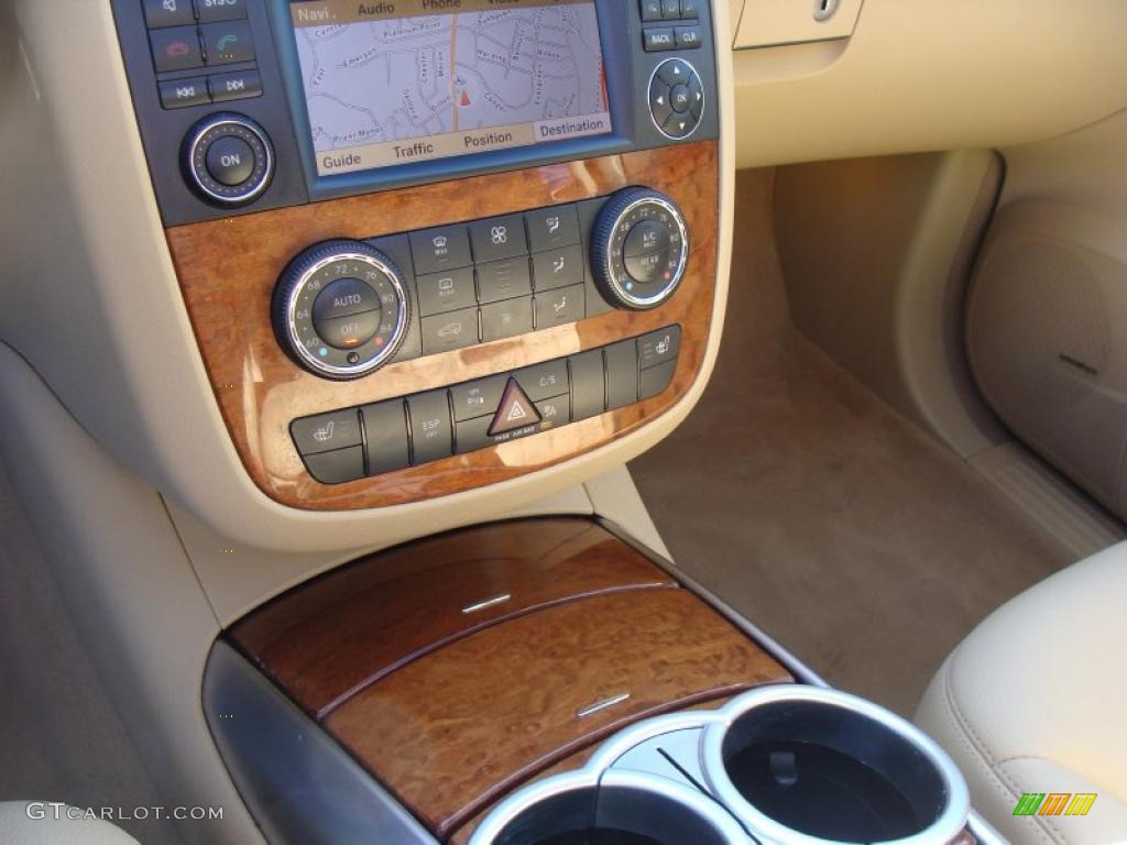 2009 Mercedes-Benz R 350 4Matic Controls Photo #46365479