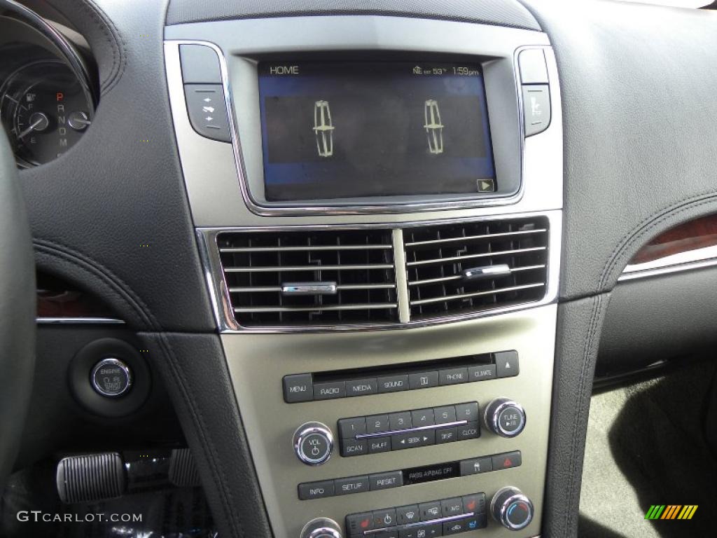2010 Lincoln MKT FWD Controls Photo #46367583