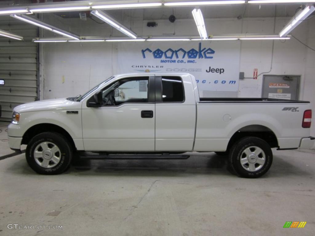 2005 F150 STX SuperCab 4x4 - Oxford White / Medium Flint Grey photo #1