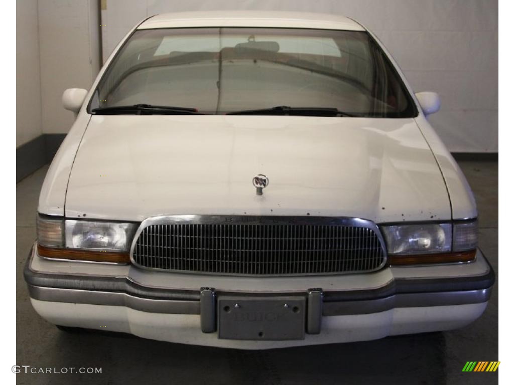 White 1992 Buick Roadmaster Estate Exterior Photo #46374213