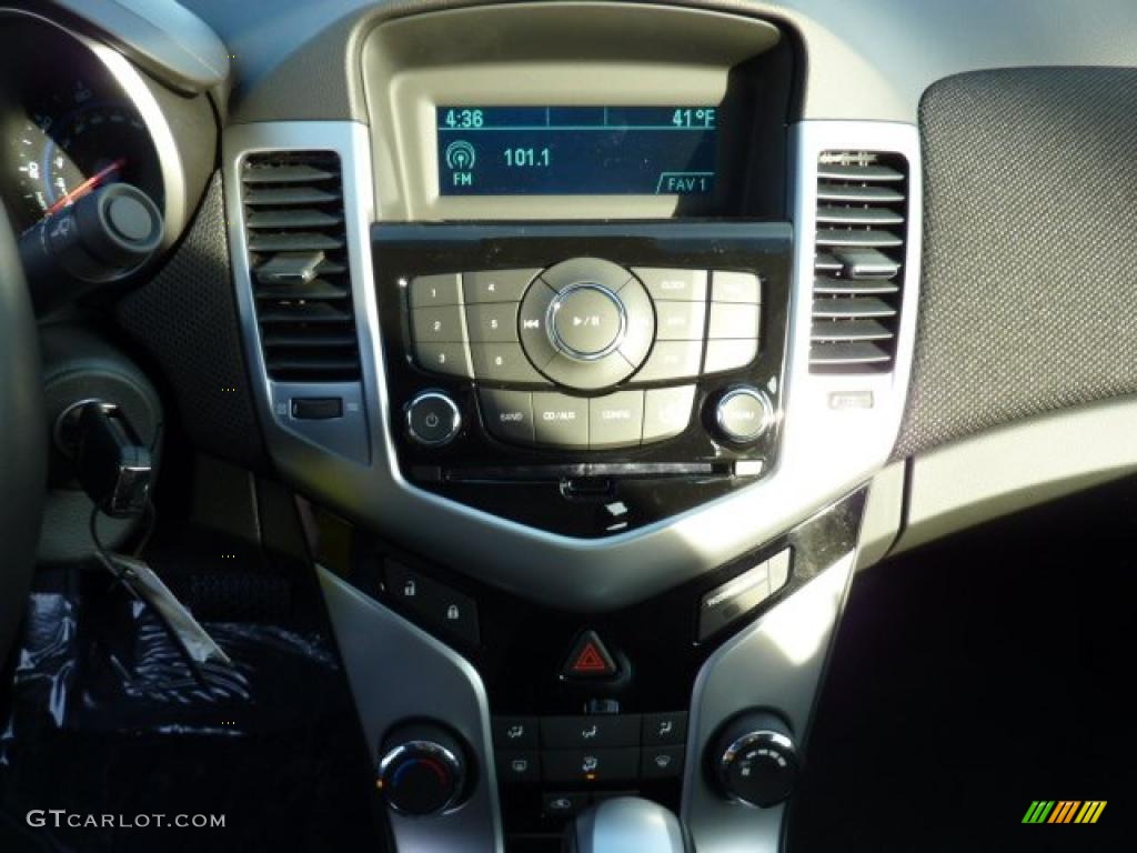 2011 Chevrolet Cruze ECO Controls Photo #46376241