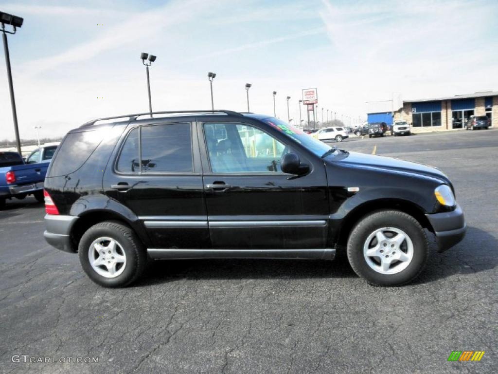 Black Mercedes-Benz ML