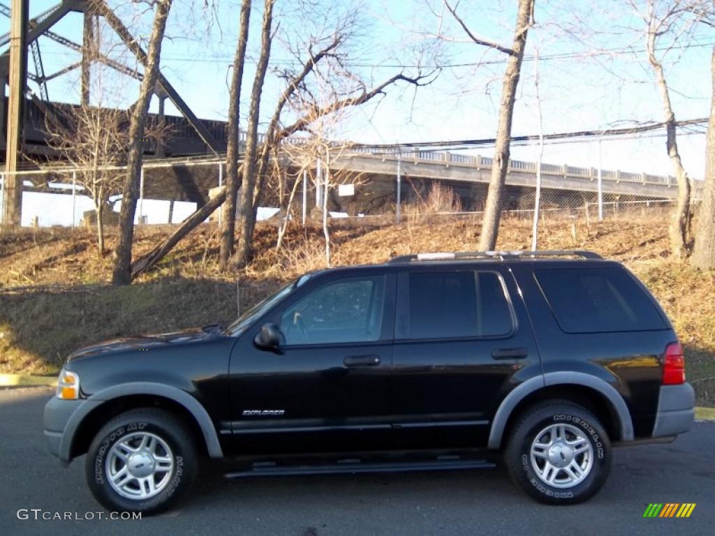 2002 Explorer XLS 4x4 - Black Clearcoat / Graphite photo #2