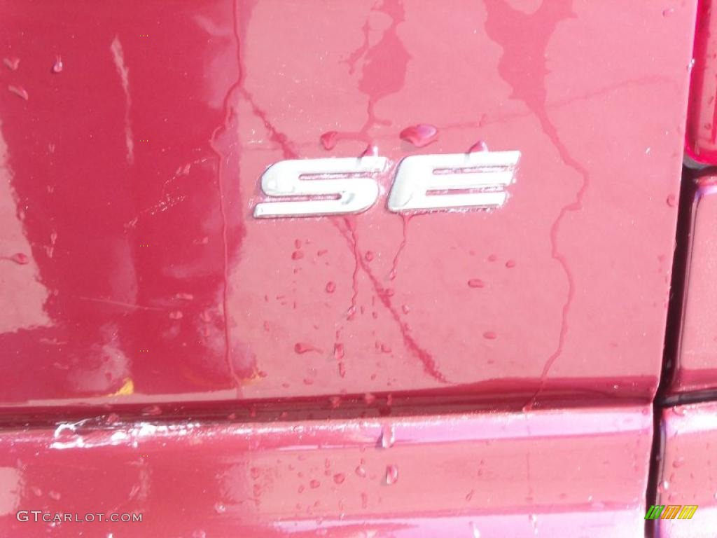 2001 Caravan SE - Dark Garnet Red Pearlcoat / Taupe photo #8