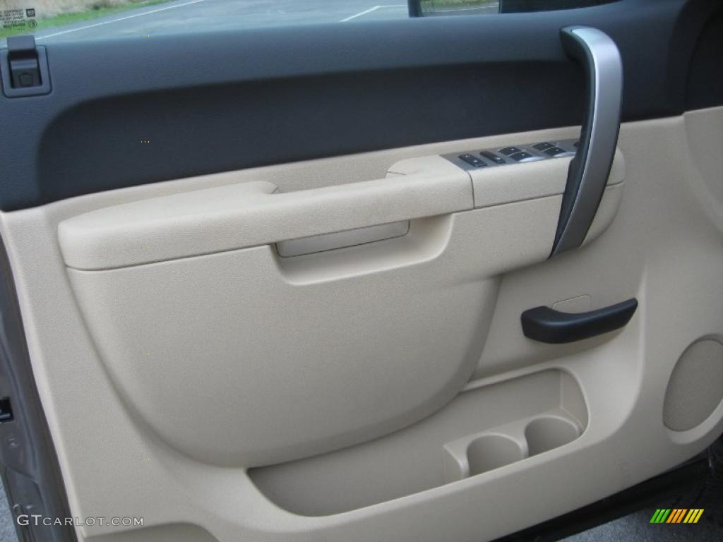 2011 Chevrolet Silverado 2500HD LT Crew Cab 4x4 Light Cashmere/Ebony Door Panel Photo #46391933