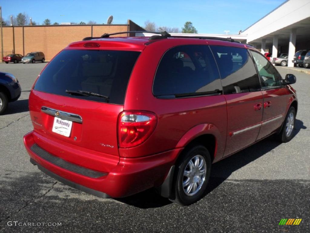 2005 Town & Country Touring - Inferno Red Pearl / Dark Khaki/Light Graystone photo #4