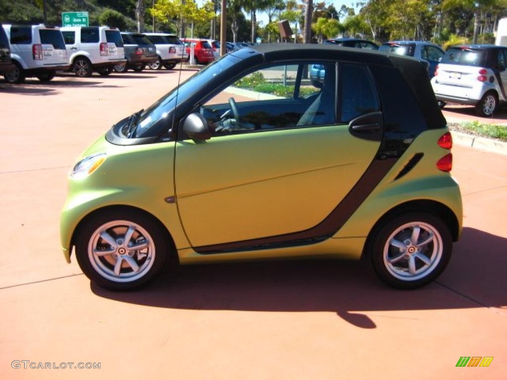 2011 fortwo passion coupe - Green Matte / Design Black photo #2
