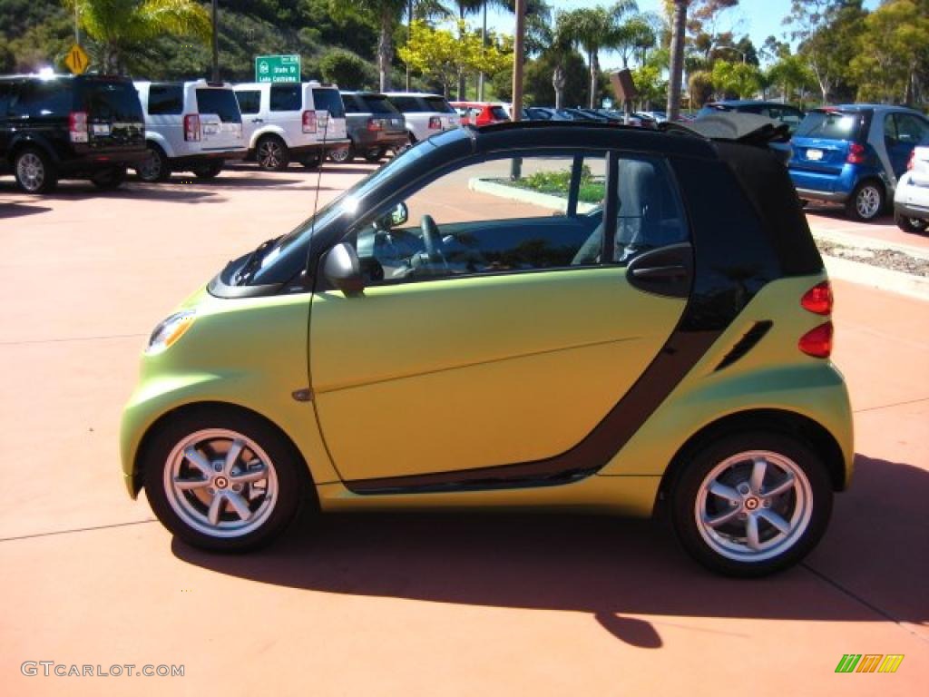 2011 fortwo passion coupe - Green Matte / Design Black photo #3