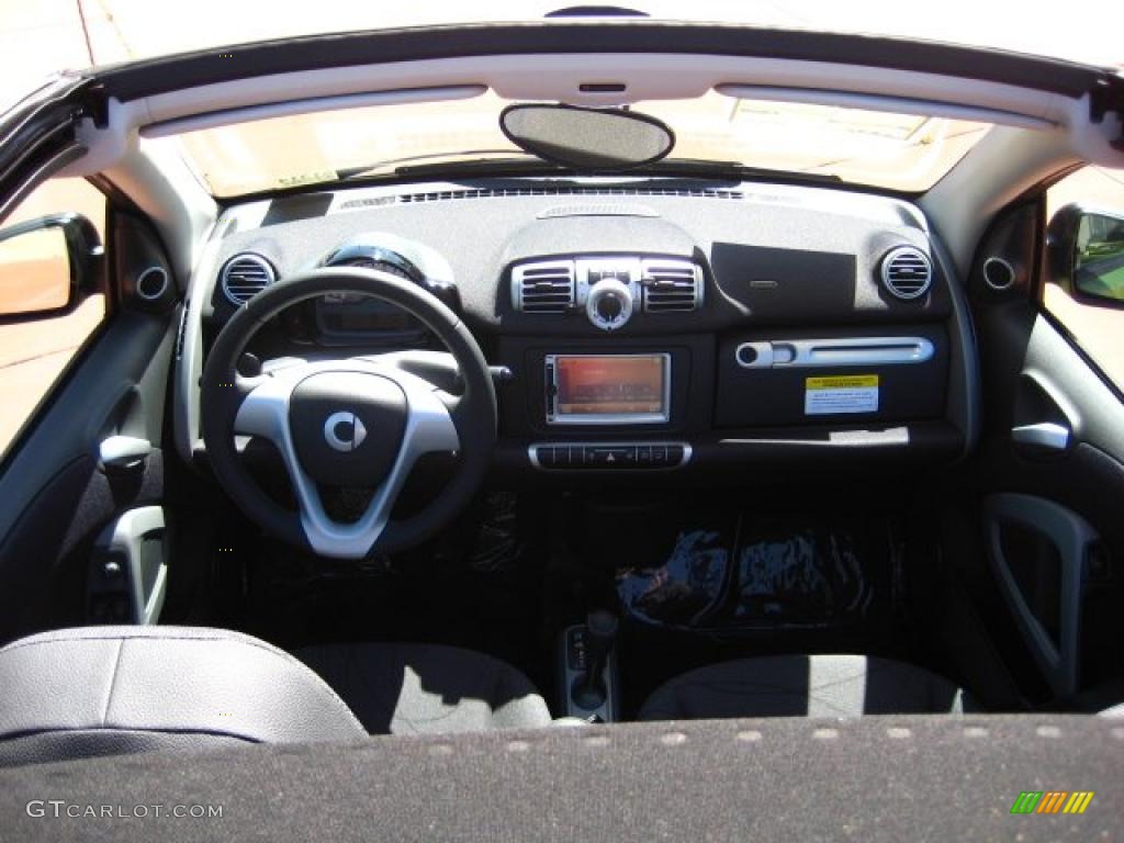 2011 fortwo passion coupe - Green Matte / Design Black photo #5