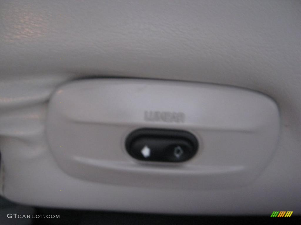 2001 Town Car Executive - White Pearl Tri Coat / Light Graphite photo #13