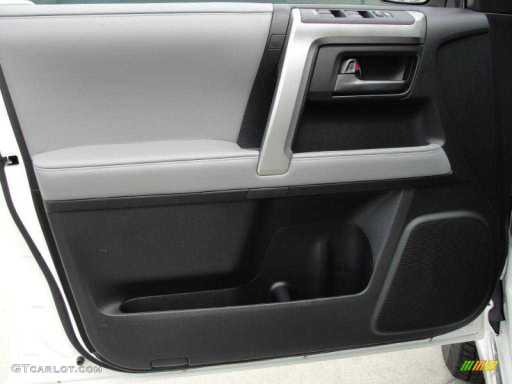 2011 4Runner SR5 - Blizzard White Pearl / Graphite photo #23