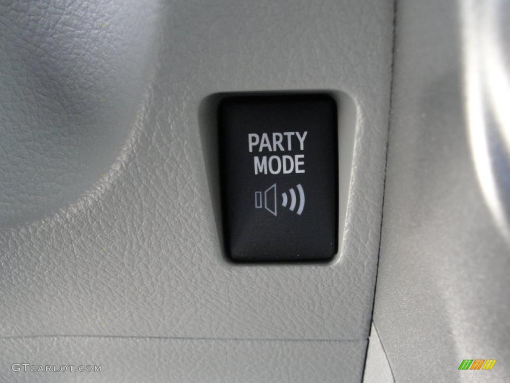 2011 Toyota 4Runner SR5 Controls Photo #46399275