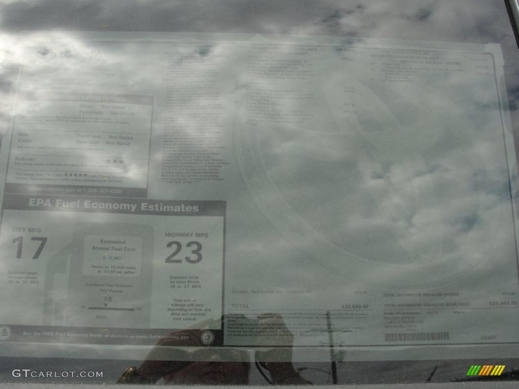 2011 4Runner SR5 - Blizzard White Pearl / Graphite photo #38