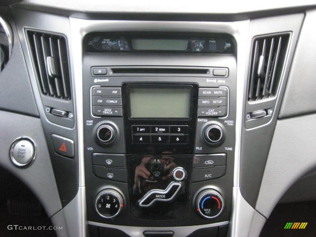 2011 Sonata SE - Radiant Silver / Gray photo #25