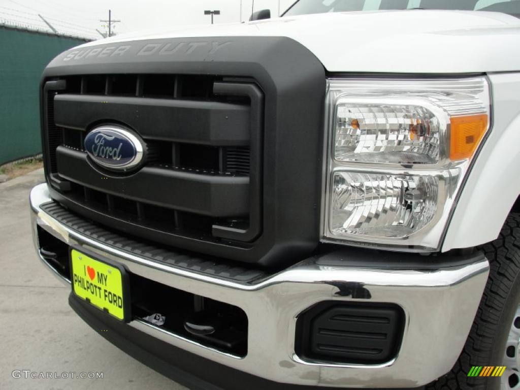 Oxford White 2011 Ford F250 Super Duty XL Crew Cab 4x4 Exterior Photo #46400694