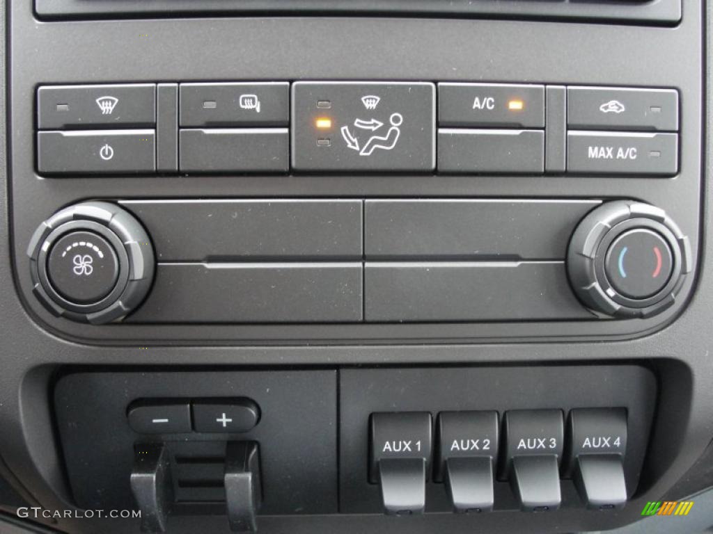 2011 Ford F250 Super Duty XL Crew Cab 4x4 Controls Photo #46400955
