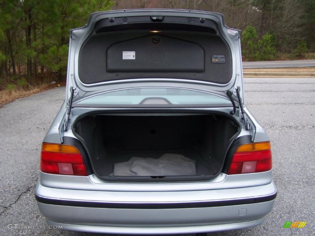 1997 BMW 5 Series 528i Sedan Trunk Photos