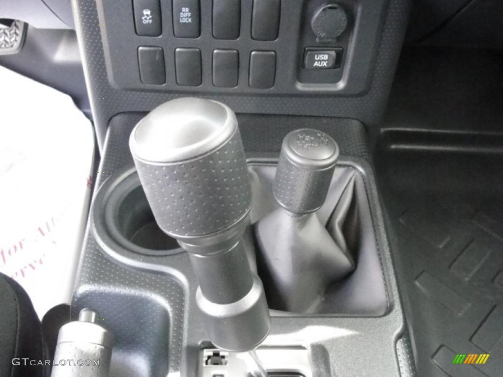 2011 Toyota FJ Cruiser TRD 4WD Transmission Photos