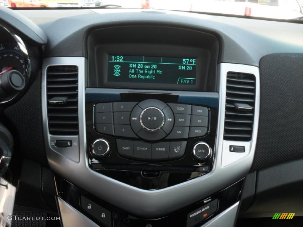 2011 Chevrolet Cruze LT/RS Controls Photo #46405197