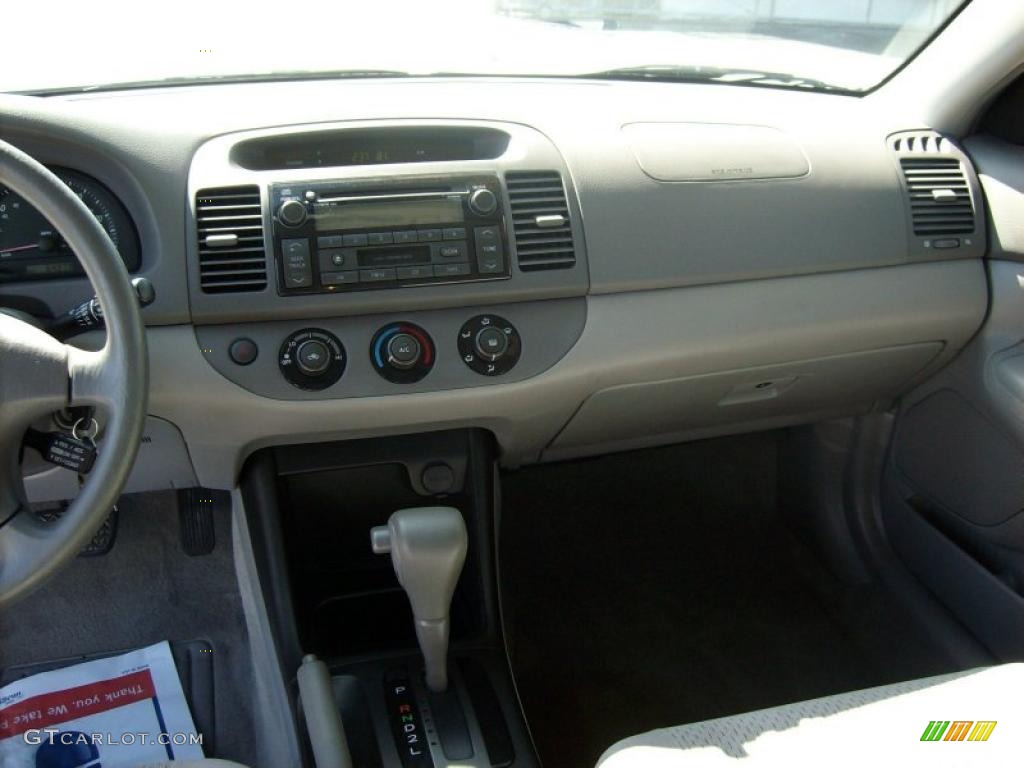 2003 Camry LE - Super White / Stone photo #8