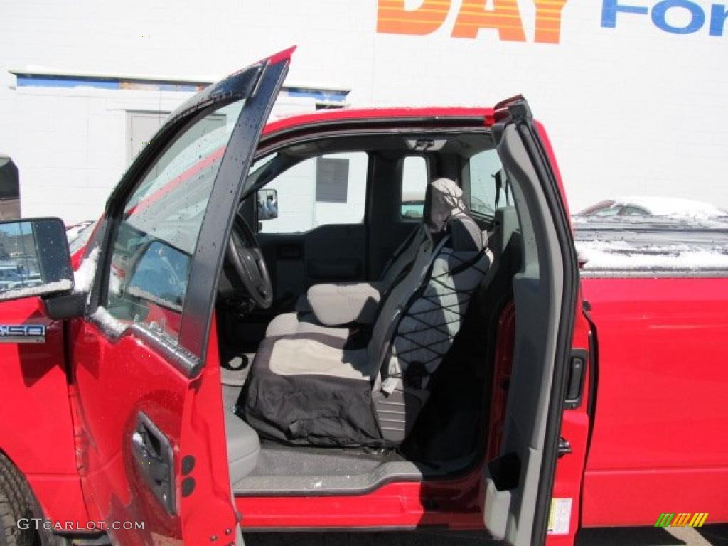 2005 F150 XL Regular Cab - Bright Red / Medium Flint Grey photo #8