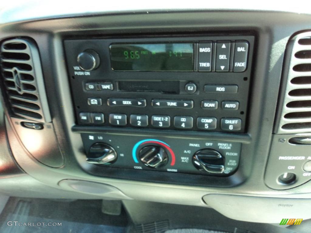 2001 Ford F150 SVT Lightning Controls Photo #46408560