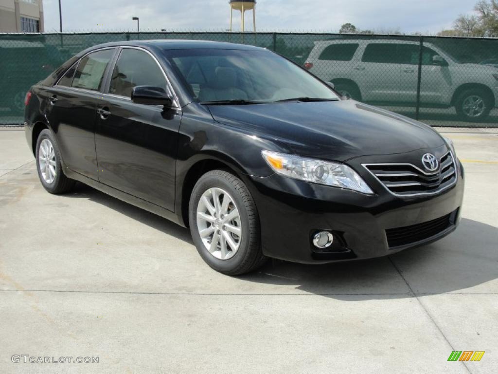 2011 Camry XLE V6 - Black / Bisque photo #1