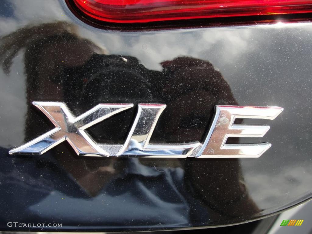 2011 Toyota Camry XLE V6 Marks and Logos Photos