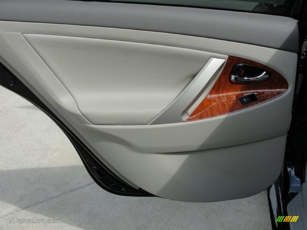 2011 Toyota Camry XLE V6 Bisque Door Panel Photo #46411701