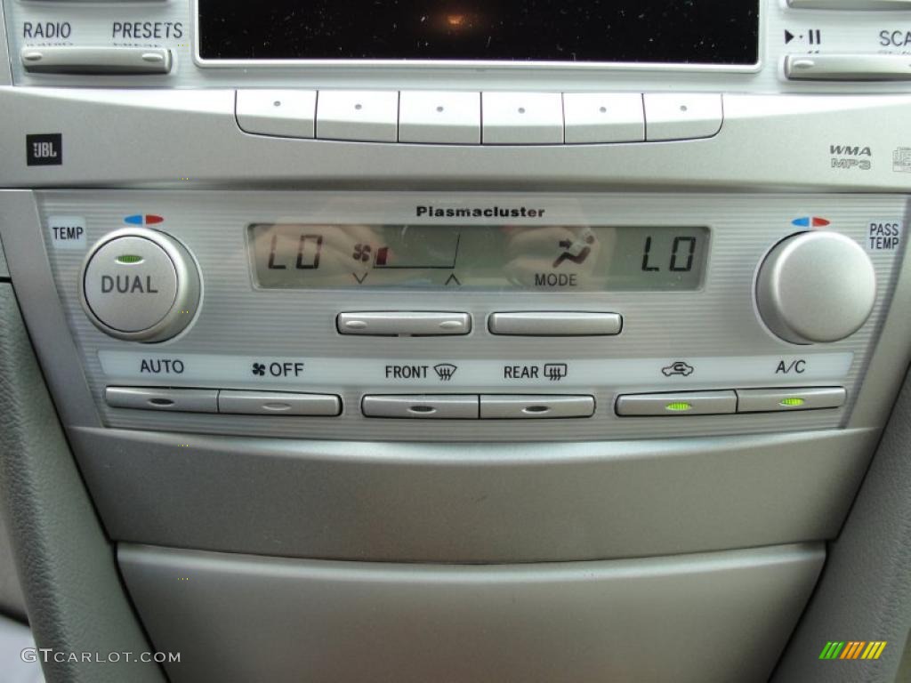 2011 Toyota Camry XLE V6 Controls Photo #46411863