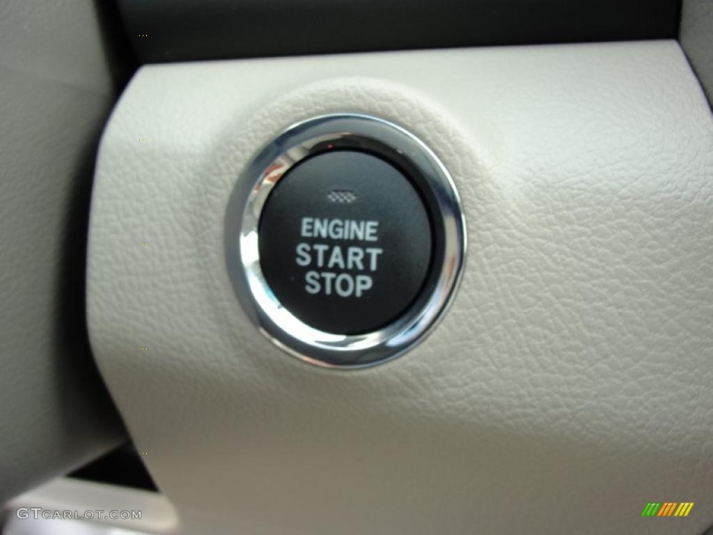 2011 Toyota Camry XLE V6 Controls Photo #46411902